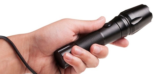 Uses of a tactical flashlight